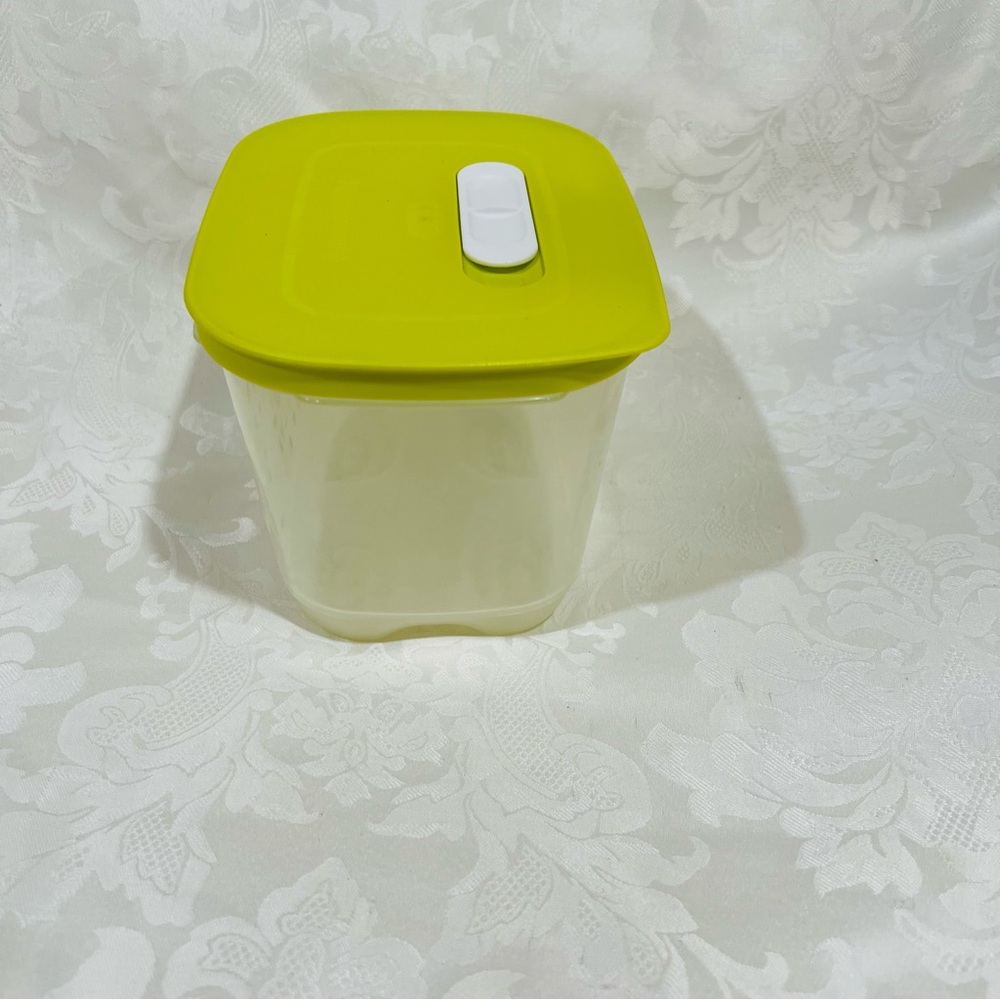 NEW (NIP) Tupperware FridgeSmart Food Storage Containers, 2 Piece Set (LAST one) - Picture 8 of 14
